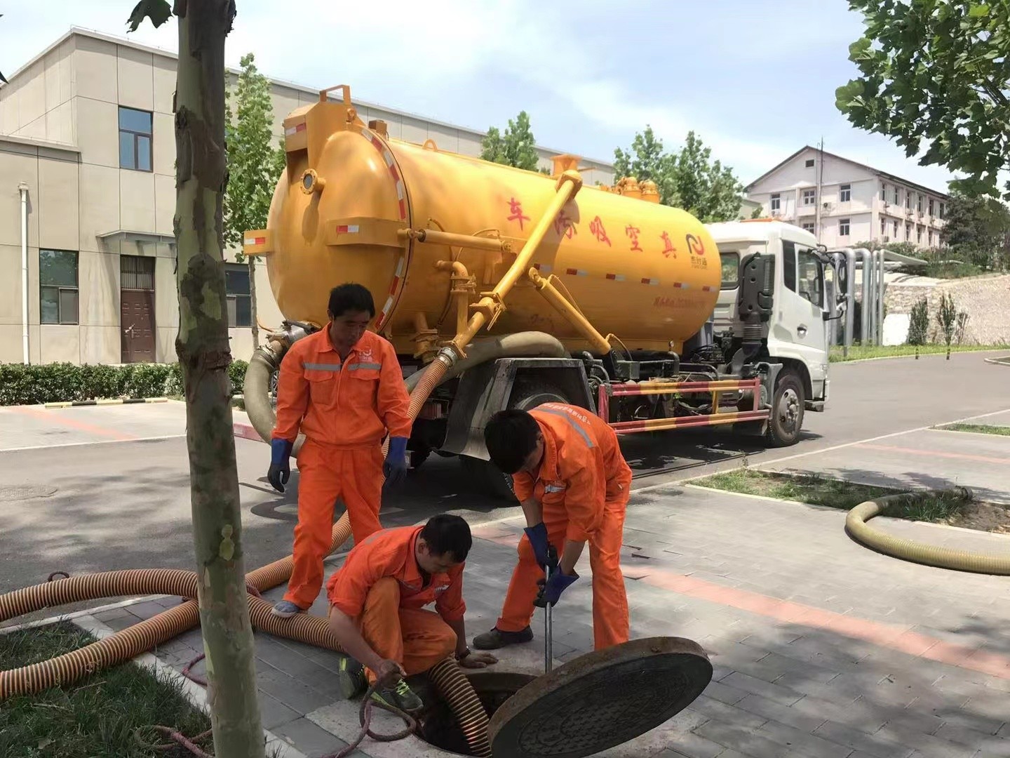 晴隆化粪池清理与5-8吨吸粪车施工效率分析